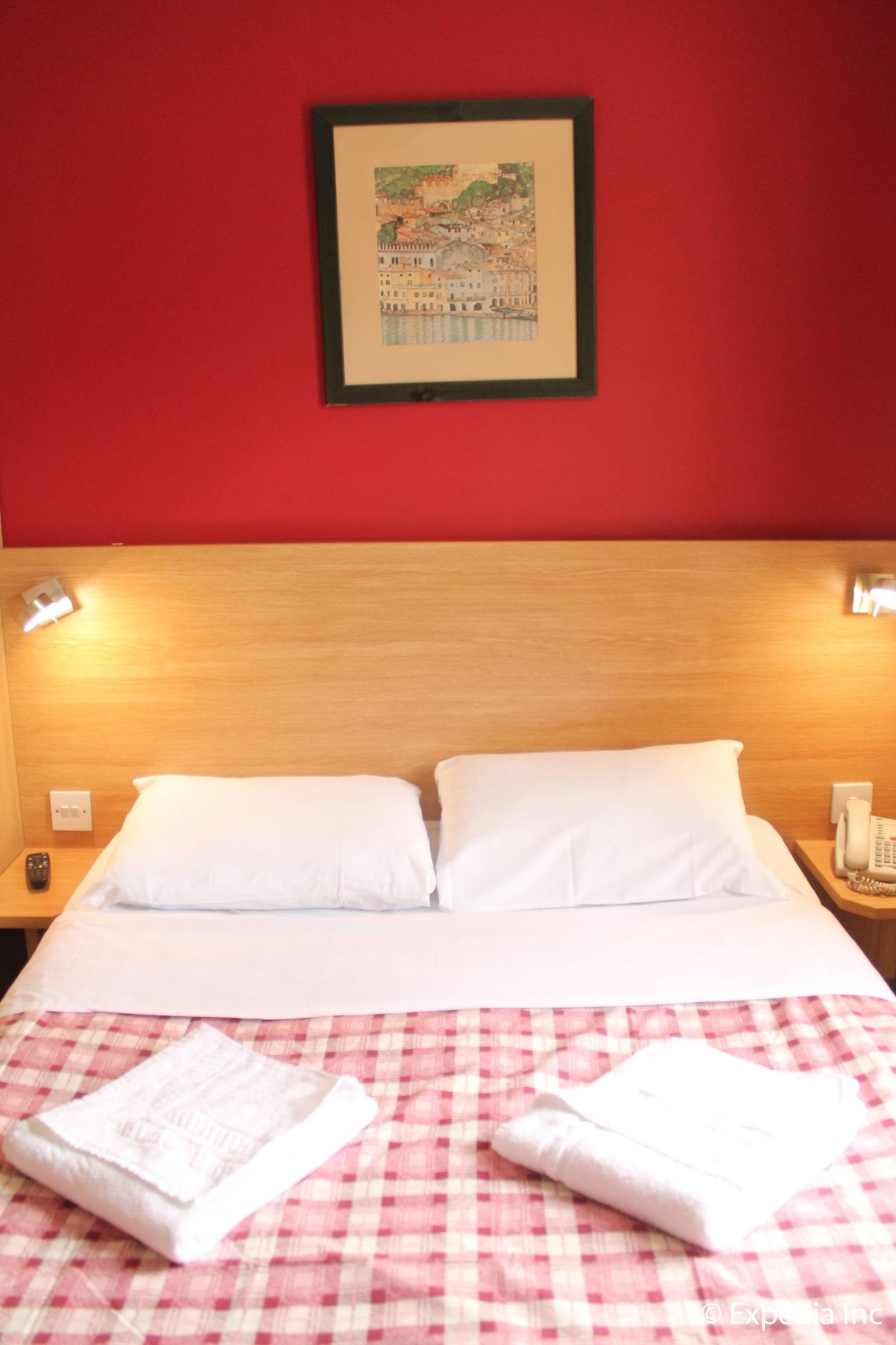 Colliers Hotel Лондон Экстерьер фото